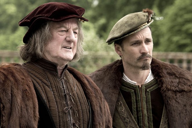 Wolf Hall - Do filme - Bernard Hill, Alastair Mackenzie