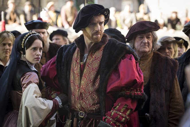 Wolf Hall - Photos - Claire Foy, Damian Lewis, Bernard Hill