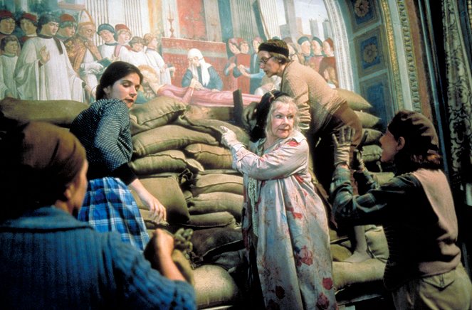 Tea with Mussolini - Do filme - Judi Dench