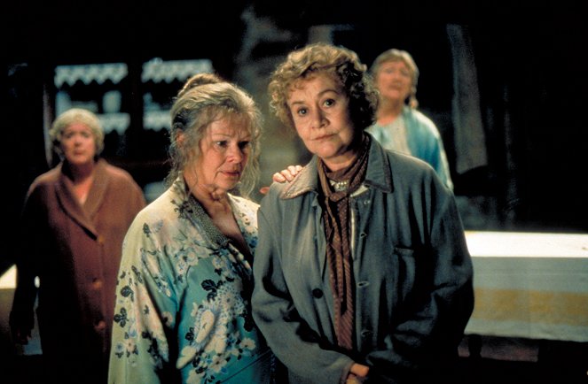 Tea Mussolinivel - Filmfotók - Judi Dench, Joan Plowright