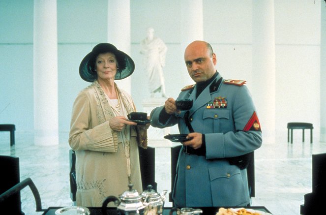 Tee mit Mussolini - Werbefoto - Maggie Smith, Claudio Spadaro