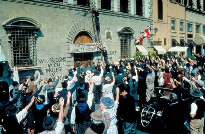 Tea with Mussolini - Do filme