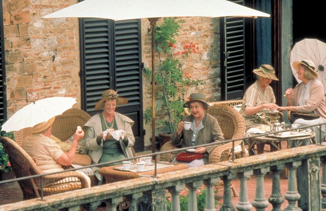 Tea with Mussolini - Do filme - Maggie Smith, Joan Plowright