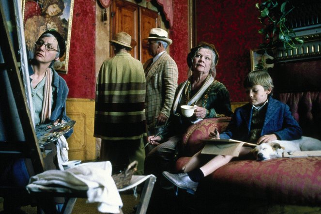 Tea with Mussolini - Photos - Judi Dench