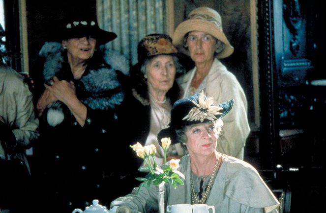 Tea with Mussolini - Photos - Maggie Smith