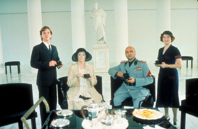 Tee mit Mussolini - Werbefoto - Maggie Smith, Claudio Spadaro