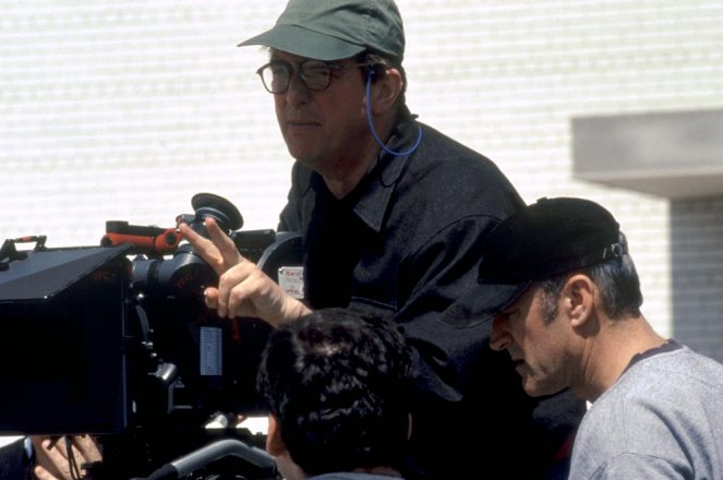 Les Aiguilleurs - Tournage - Mike Newell