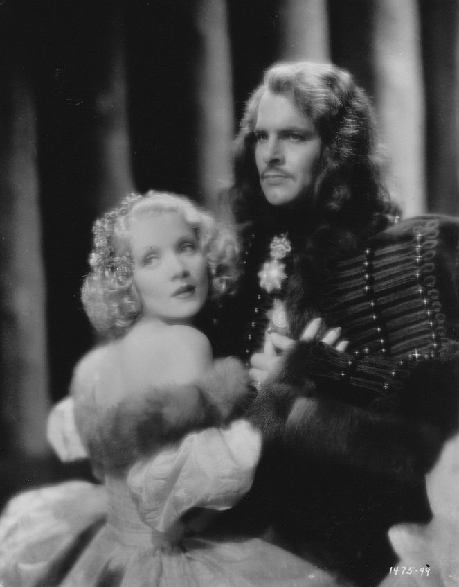 Rudá carevna - Z filmu - Marlene Dietrich, John Lodge