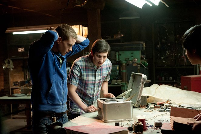 Project Almanac - Photos - Jonny Weston, Sam Lerner