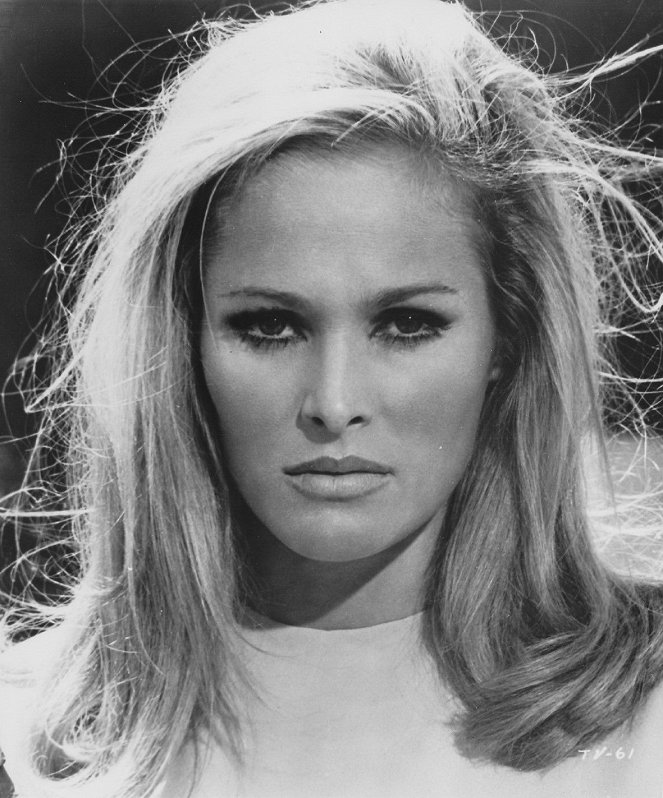 Dziesiąta ofiara - Promo - Ursula Andress