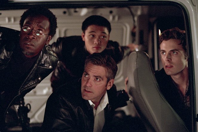 Ocean's Eleven - Photos - Don Cheadle, Shaobo Qin, George Clooney, Casey Affleck