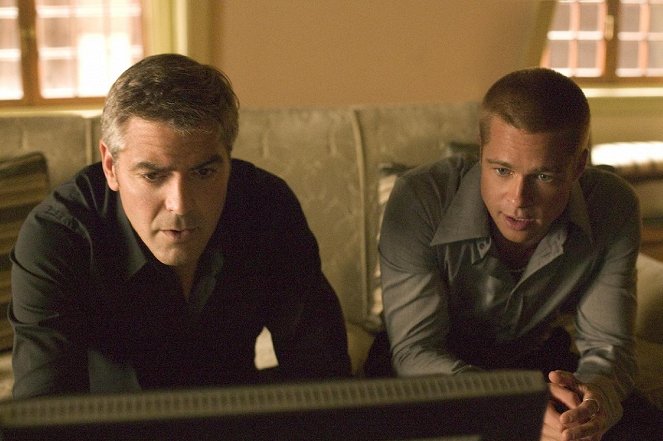 Ocean's Twelve - Eggyel nő a tét - Filmfotók - George Clooney, Brad Pitt
