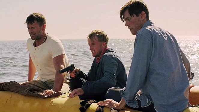 Perdidos en el Pacífico - De la película - Garret Dillahunt, Tom Felton, Jake Abel