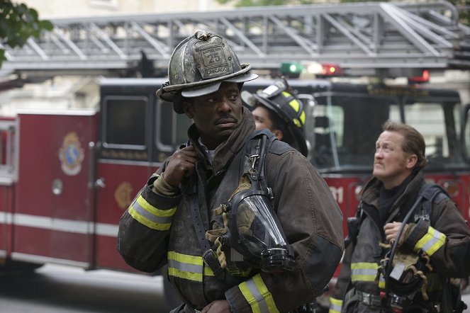 Chicago Fire - Season 2 - A Problem House - De la película - Eamonn Walker