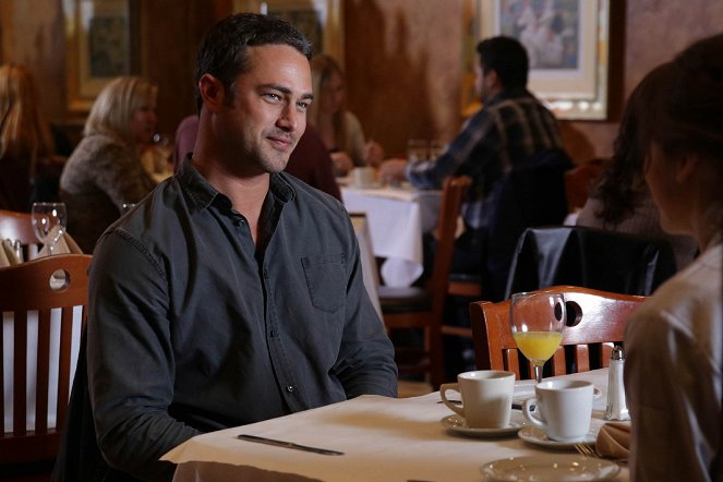 Chicago Fire - Rhymes with Shout - Van film - Taylor Kinney