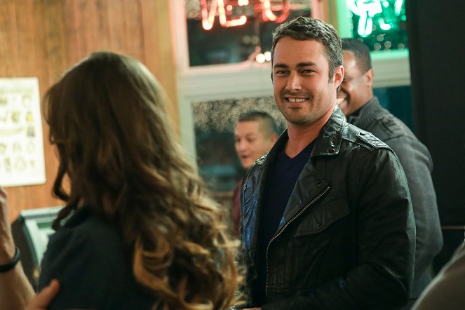 Chicago Fire - You Will Hurt Him - Photos - Taylor Kinney