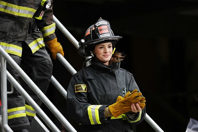 Chicago Fire - Shoved in My Face - Van film - Daisy Betts