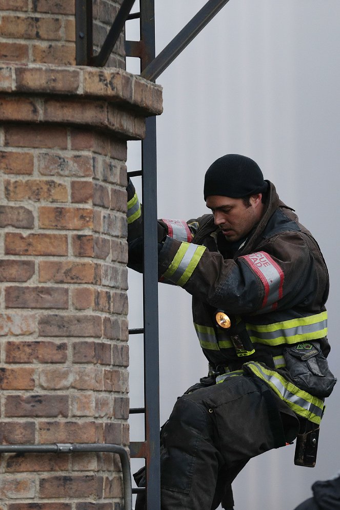 Chicago Fire - Season 2 - Out with a Bang - Photos - Taylor Kinney