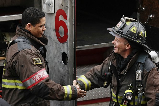 Chicago Fire - Out with a Bang - Photos - Charlie Barnett, David Eigenberg
