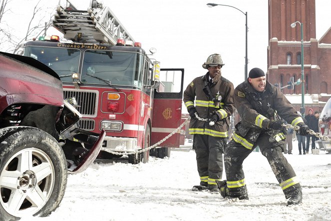 Chicago Fire - Season 2 - A Rocket Blasting Off - Photos - Eamonn Walker, Joe Minoso