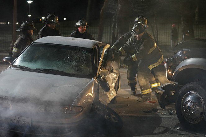 Chicago Fire - A Heavy Weight - Photos