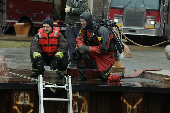 Chicago Fire - Season 2 - One More Shot - Photos - Yuriy Sardarov, Patrick John Flueger