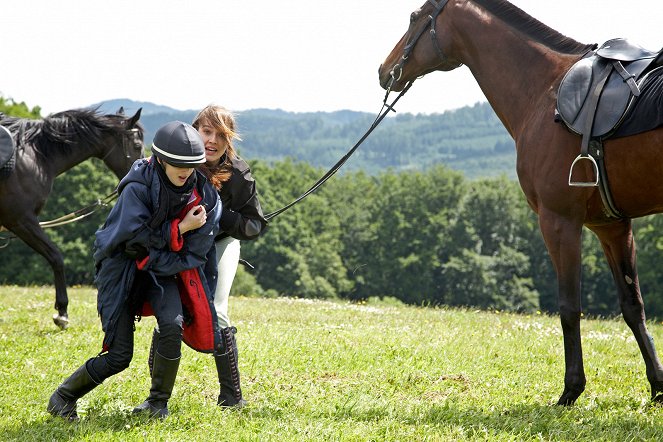 Znamení koně - Legenda - Filmfotos - Kara Němečková, Tereza Ramba