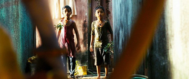 Slumdog Millionär - Filmfotos - Azharuddin Mohammed Ismail, Ayush Mahesh Khedekar
