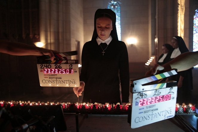 Constantine - The Saint of Last Resorts - Z natáčení - Claire van der Boom