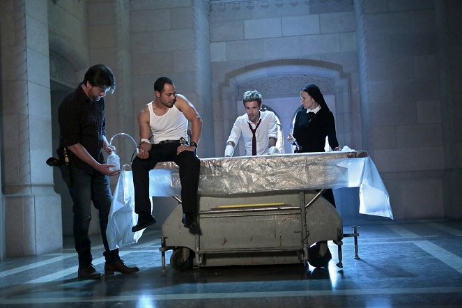 Constantine - The Saint of Last Resorts - Do filme - Charles Halford, Jose  Pablo Cantillo, Matt Ryan, Claire van der Boom