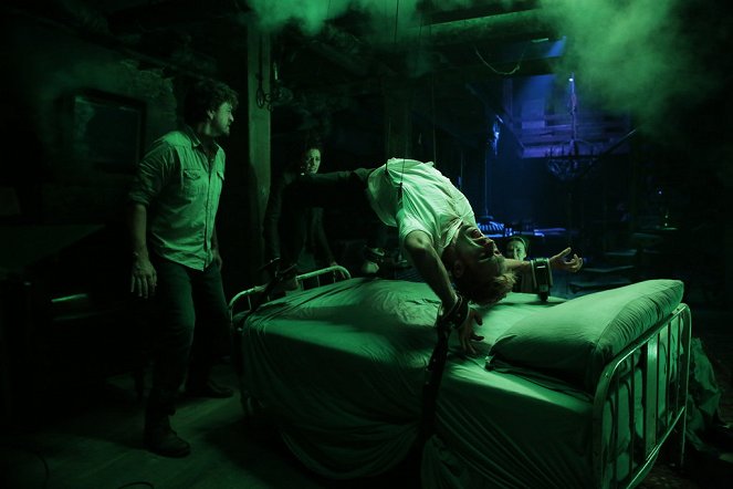 Constantine - The Saint of Last Resorts: Part 2 - Filmfotók - Charles Halford, Angélica Celaya, Matt Ryan
