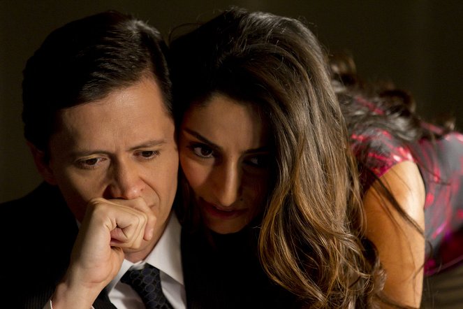 The Event - Everything Will Change - Do filme - Clifton Collins Jr., Necar Zadegan