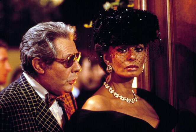 Divatdiktátorok - Filmfotók - Marcello Mastroianni, Sophia Loren