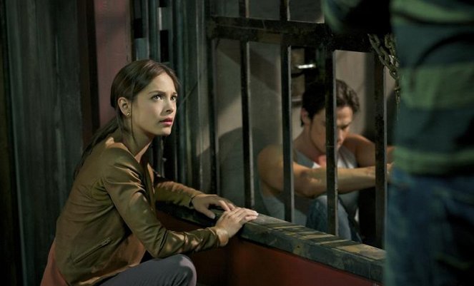 Beauty and the Beast - Out of Control - Photos - Kristin Kreuk