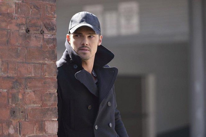 Beauty and the Beast - Season 2 - Cat and Mouse - Photos - Jay Ryan