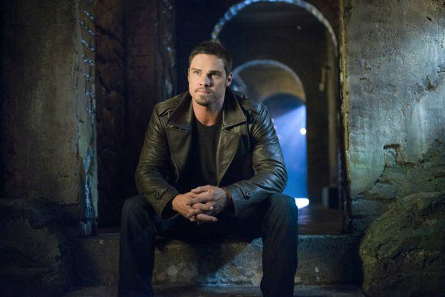 Beauty and the Beast - Season 2 - Catch Me If You Can - Photos - Jay Ryan