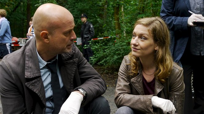 Der Kriminalist - Season 11 - Die Liebeslehrerin - Filmfotos - Christian Berkel, Anna Blomeier