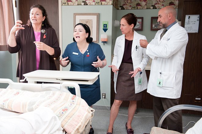 Getting On - Turnips... North Day... Yes, yes. - Van film - Alex Borstein, Laurie Metcalf