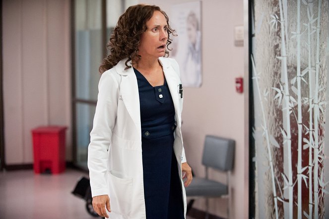 Getting On - Season 2 - The Revolving Door Admit - Photos - Laurie Metcalf