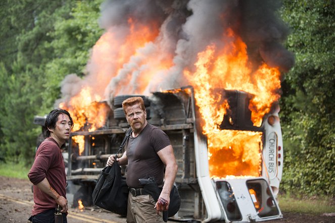 The Walking Dead - Season 5 - Self Help - Photos - Steven Yeun, Michael Cudlitz