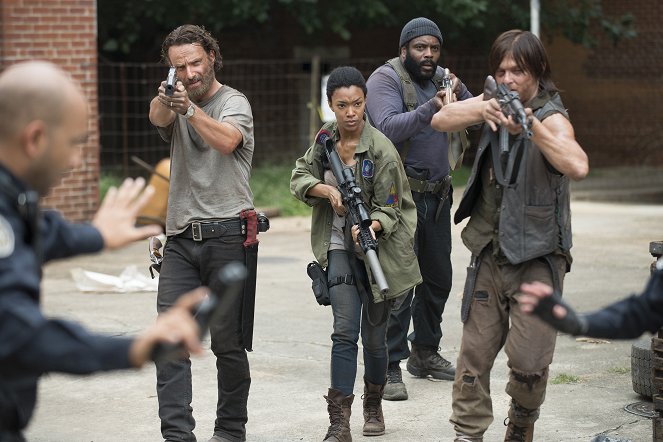 The Walking Dead - Crossed - Photos - Andrew Lincoln, Sonequa Martin-Green, Chad L. Coleman, Norman Reedus