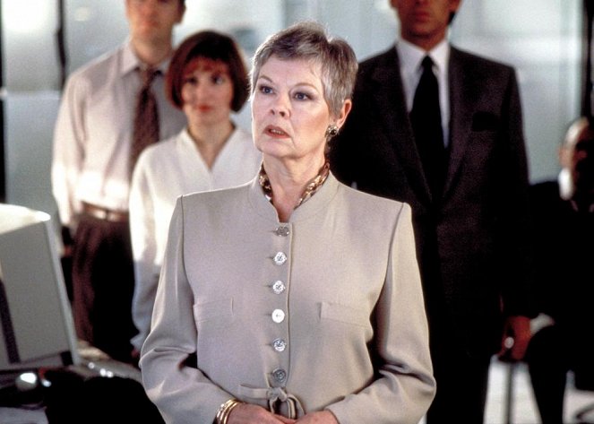 James Bond: Aranyszem - Filmfotók - Judi Dench