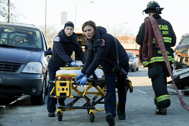 Chicago Fire - Season 2 - Virgin Skin - Photos - Lauren German, Christine Evangelista