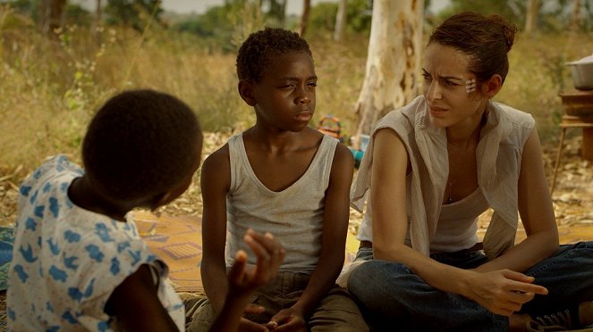Sekret afrykańskiego dziecka - Z filmu - Élie Lucas Moussoko, Audrey Dana