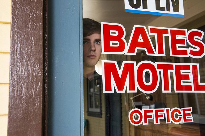 Bates Motel - Season 3 - A Death in the Family - Photos - Freddie Highmore