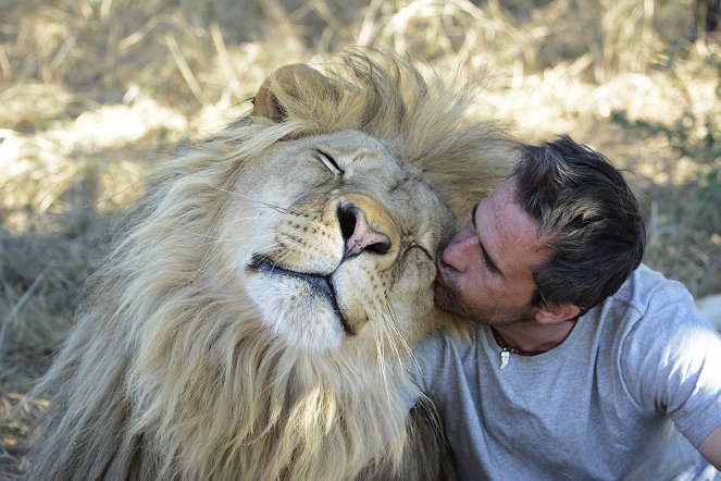 Killer IQ: Lion vs Hyena - Z filmu - Kevin Richardson