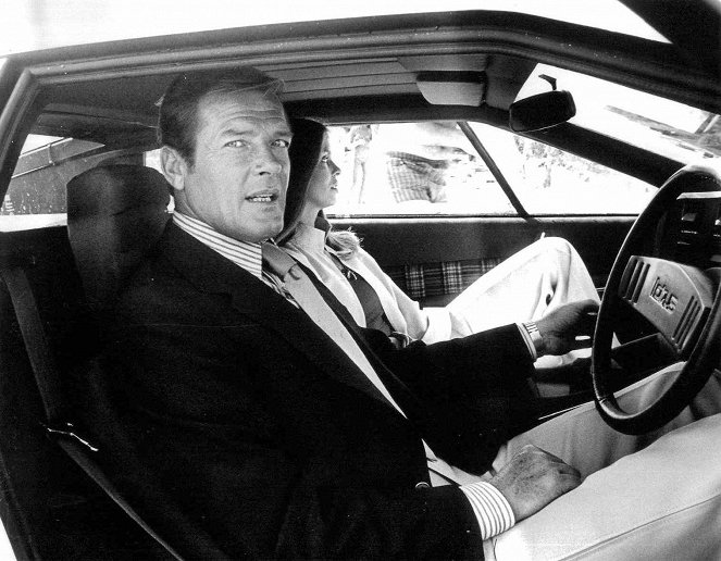 007 - Agente Irresistível - De filmagens - Roger Moore, Barbara Bach