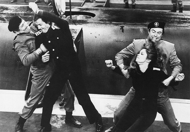 Der Spion, der mich liebte - Filmfotos - Roger Moore, Barbara Bach