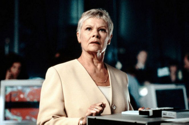 Zítřek nikdy neumírá - Z filmu - Judi Dench