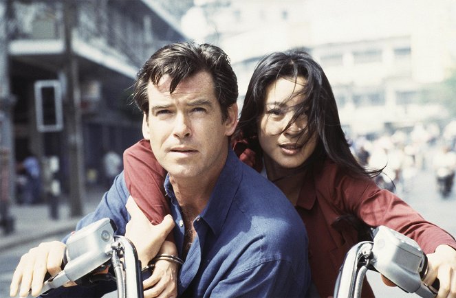 El mañana nunca muere - De la película - Pierce Brosnan, Michelle Yeoh